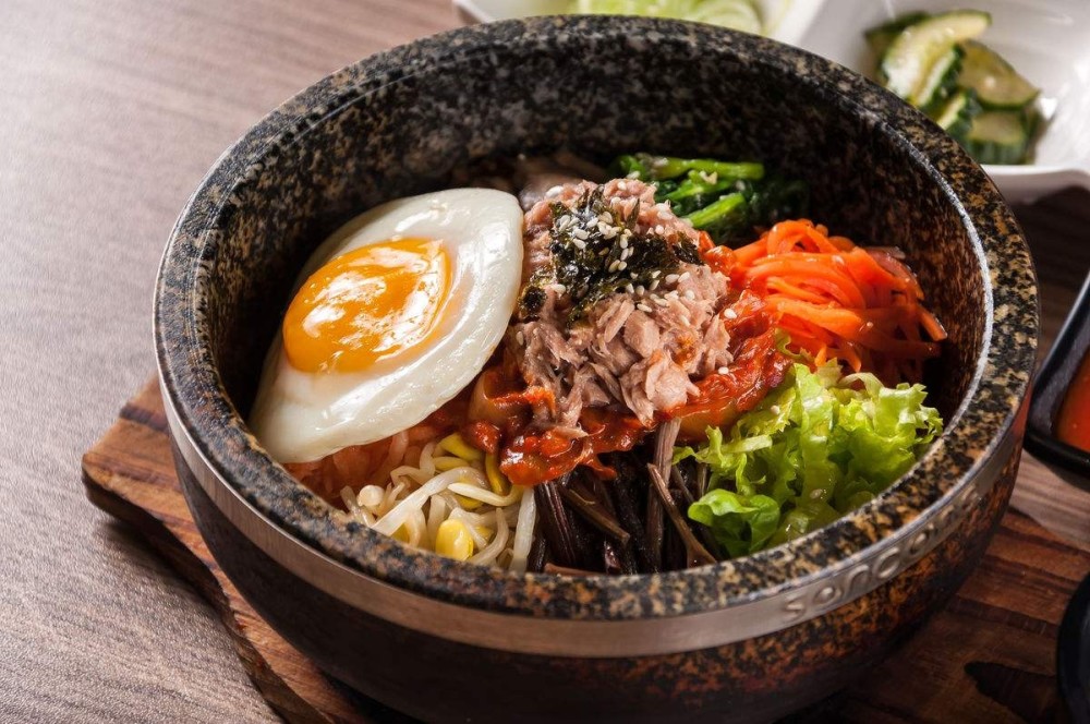 韩国美食教授,一脸骄傲做了桌拿手菜,我尝了想