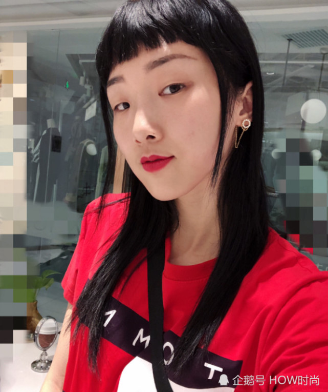 yamy颜值靠眼线撑,不画眼线找不到眼睛,网友:素