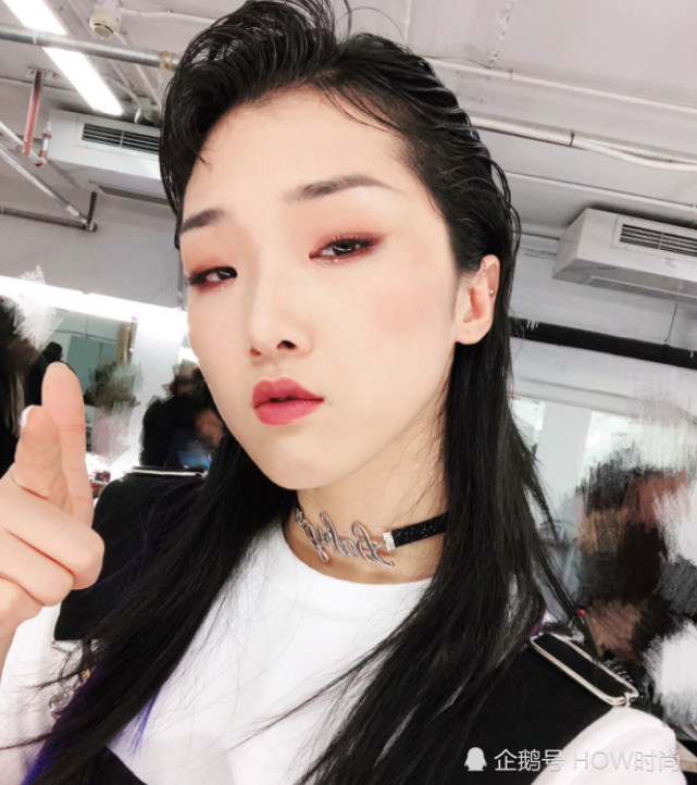 yamy颜值靠眼线撑,不画眼线找不到眼睛,网友:素