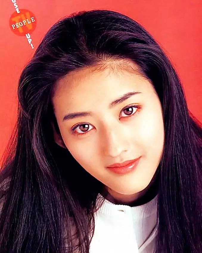 17岁被星探发掘,颜值与李嘉欣齐名!如今42岁的她惊艳了时光
