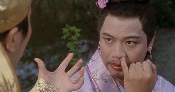 周星驰最爱用反串，这两个女孩被他男孩化，如今却都成网红