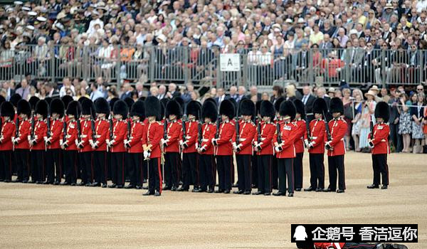 笨重的熊皮帽子又热又沉,为什么英国皇家卫兵一定要戴它