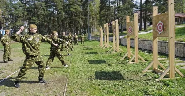 中国特种兵苦练飞刀,作战中能用上吗?