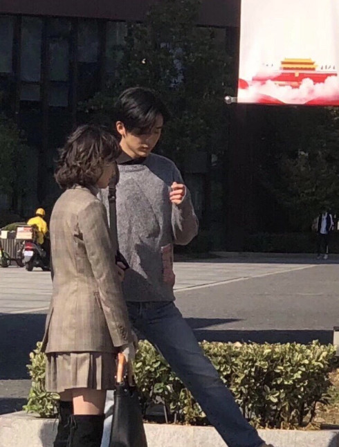 林允张新成新剧路透照曝光，95后新生代翻拍《交响情人梦》