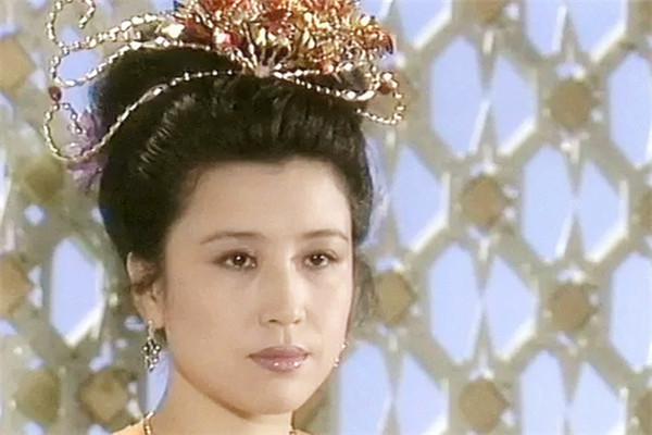 饰演《封神榜》中的姜皇后,知性温婉最具古典美,可惜