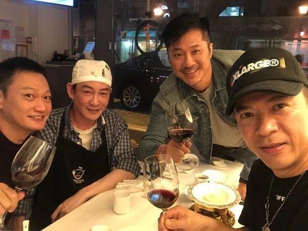 《大时代》“丁家四蟹”重逢大合照勾起集体回忆：重现忠青社风采