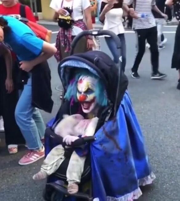 抖音惊现"小丑婴儿",当他起身的一瞬间,网友直呼吓尿
