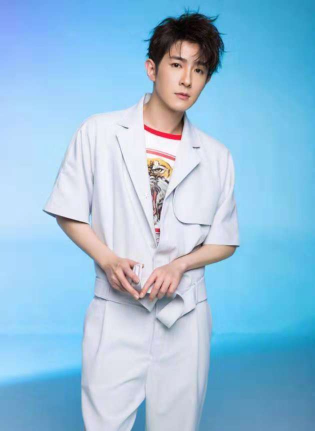 季肖冰粉丝被曝因买黄牛票遭后援会强制拘禁 关进小屋不允许离开