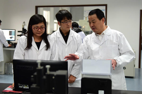 打磨玻璃中国芯:中国科学家彭寿摘得玻璃行业