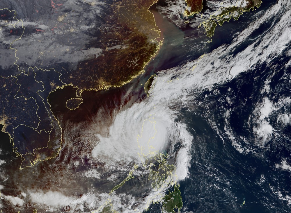 台风蓝色预警!台风玉兔今天闯进我国南海，福建广东天空即将转阴