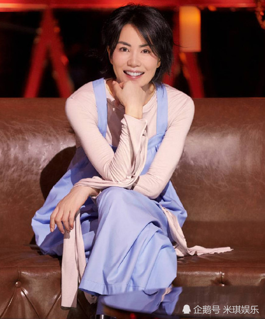 她靠翻唱王菲的歌走红，成龙周杰伦都欣赏她，如今靠商演赚上亿