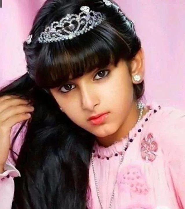 都说世界最美的迪拜公主长大后残了?