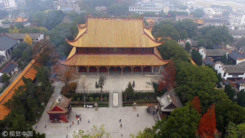 标志性的地标建筑物非常多, 代表性的有岳麓书院,爱晚亭,湖南省博物馆