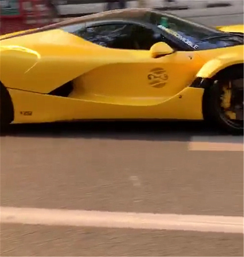 上海偶遇2250万黄色法拉利拉法,车主是富二代