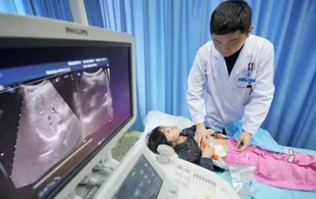 吓傻!13岁女孩腹部剧痛 检查发现腹中怀了3条