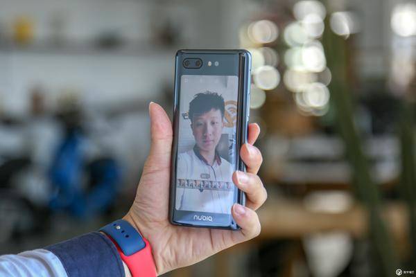 干掉前置摄像头,这是刚刚发布的努比亚 X