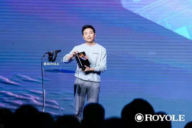 一线丨柔宇科技发售可折叠柔性屏手机柔派,售