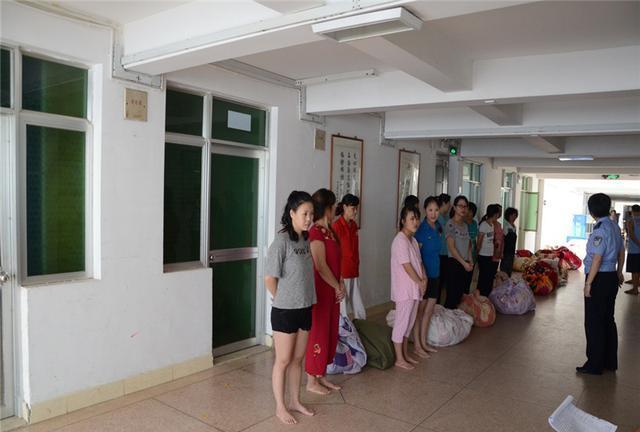 女性在看守所里面,是怎样的生活状态?答案你可能不信
