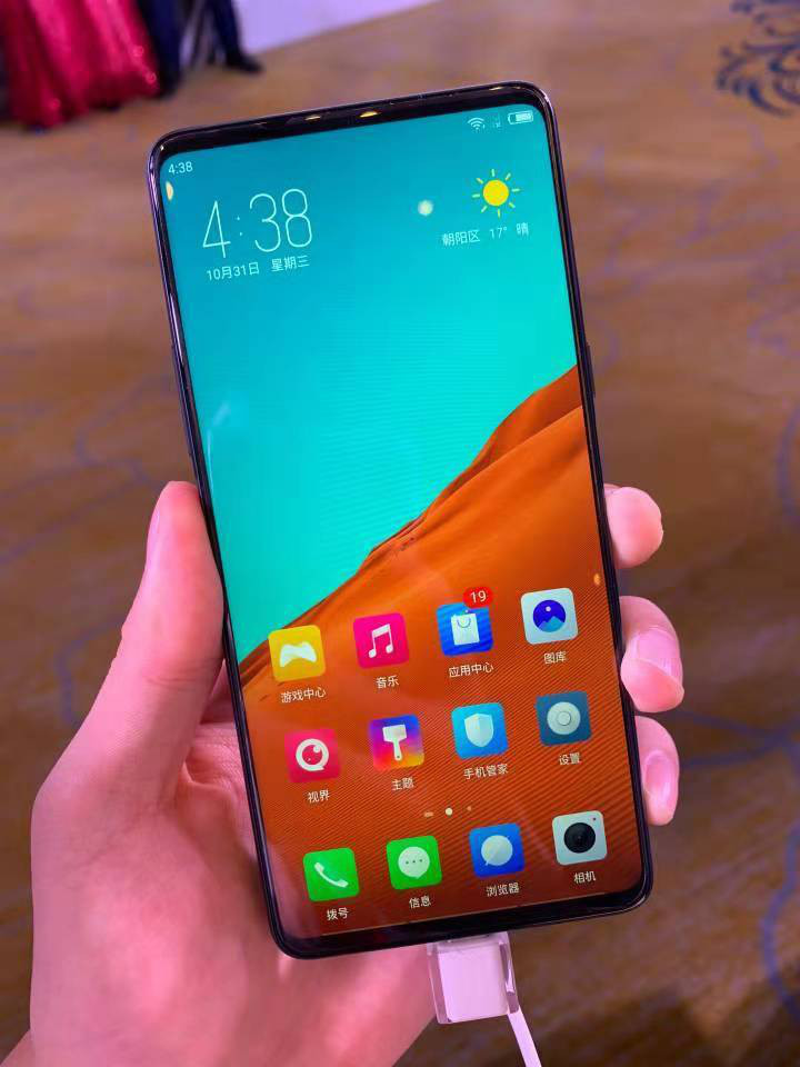 努比亚发布6周年旗舰新机X 双面屏解锁超多玩