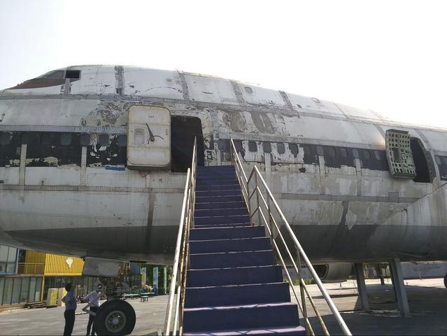 探访上海世博园的报废波音747,机身饱经风霜,破旧不堪!