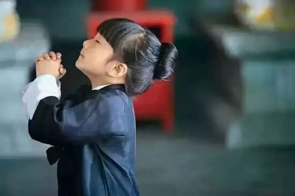 师父,为什么都拜师入门了,还不教我画符、看风