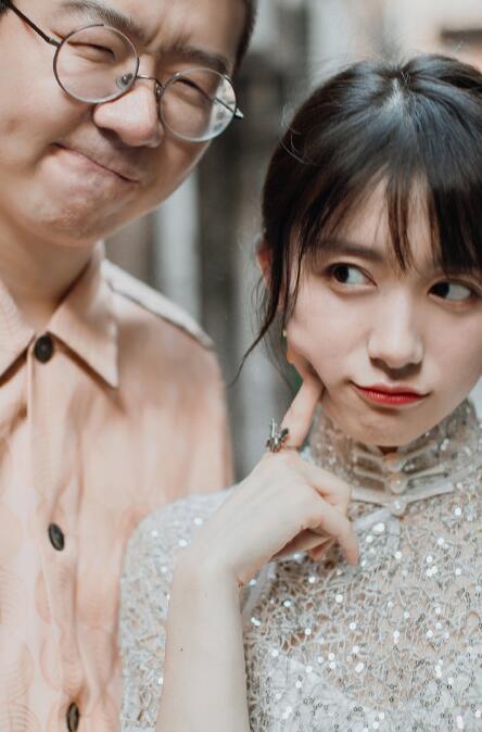 李诞黑尾酱曝光了一组照片甜炸全网,网友:官宣