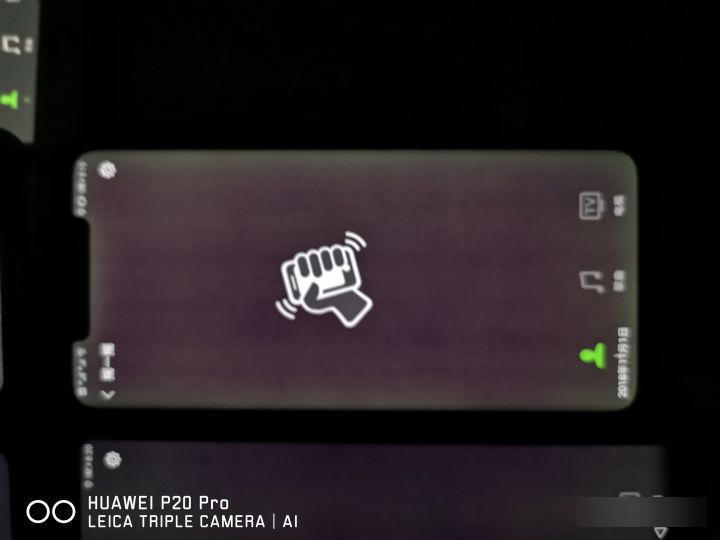 外媒曝华为Mate20 Pro绿屏门:是品控还是被