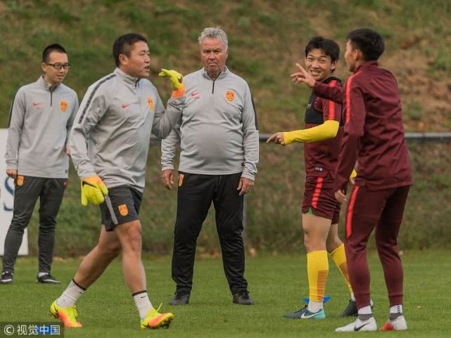 [体育早报]联赛杯曼城2-0晋级 JR表示盼被骑士