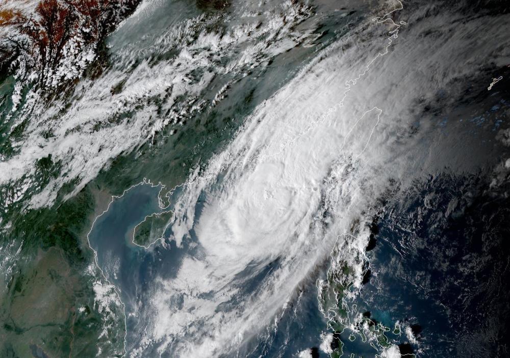 冷空气立功!台风玉兔即将大转弯远离我国，但广东福建仍要小心