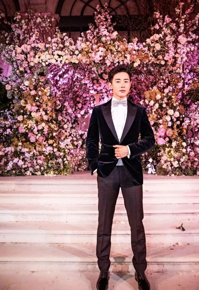 唐嫣、罗晋再派“狗粮”，婚礼返图高贵梦幻有内涵