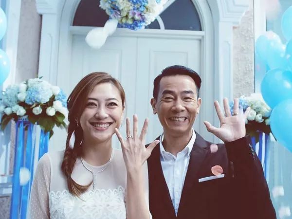 陈小春求婚视频刷屏,网友感慨:看男人就看这点