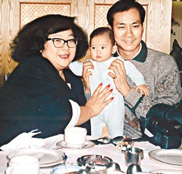 都是被前妻捧红，郑少秋没儿子，李连杰没儿子，只有他丁财两旺