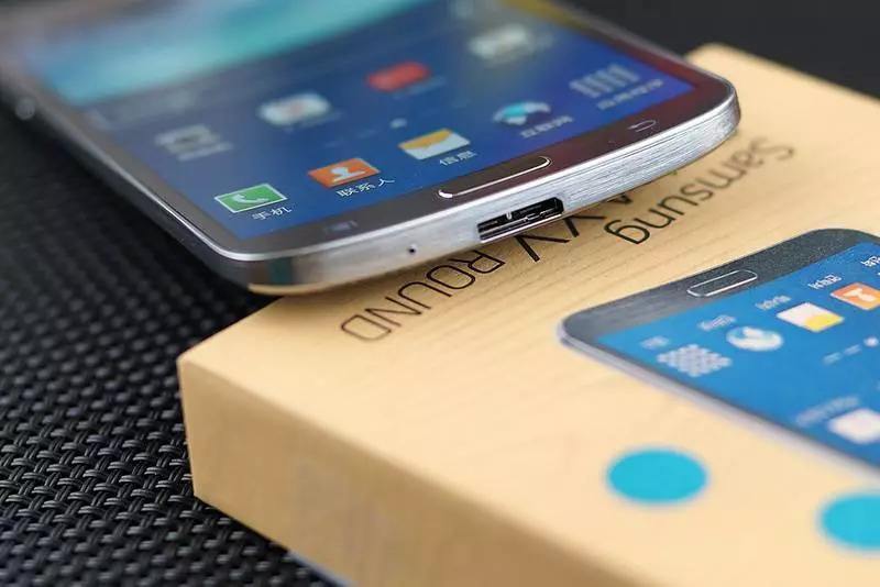 折叠手机明年 只有90万部 三星忍着还没发布