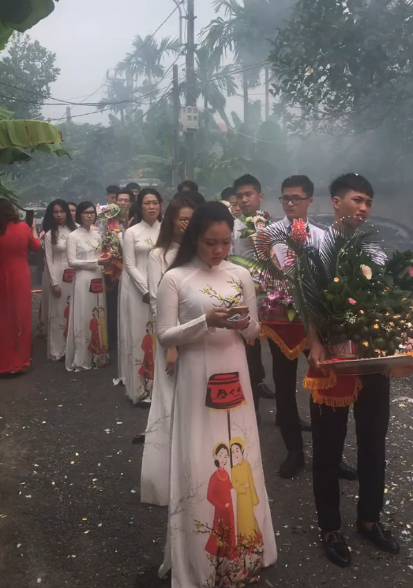 实拍越南婚礼现场,仪式感很强,网友:结婚前第一次给