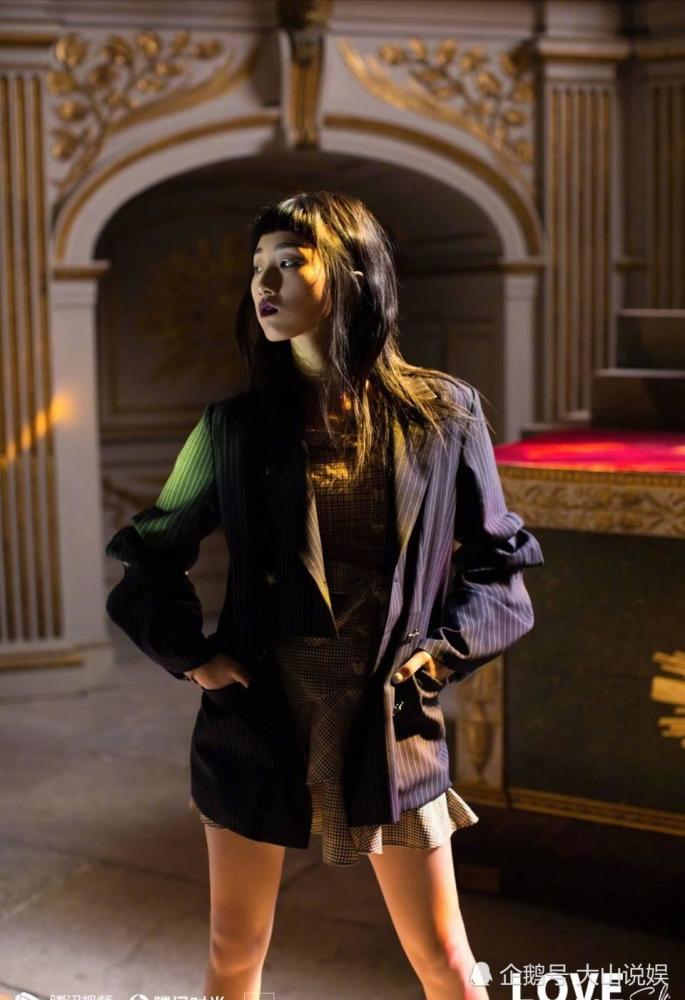 Yamy在尺子上劈叉,被准确量出腿长,求造型师多