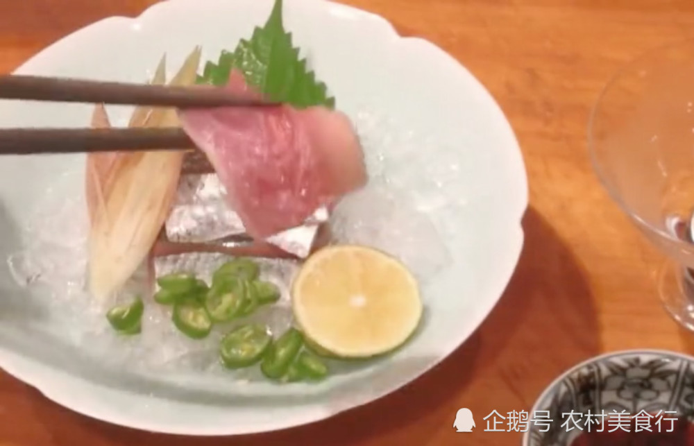 这种鱼长的像日本国旗,日本人却把它给吃了,网