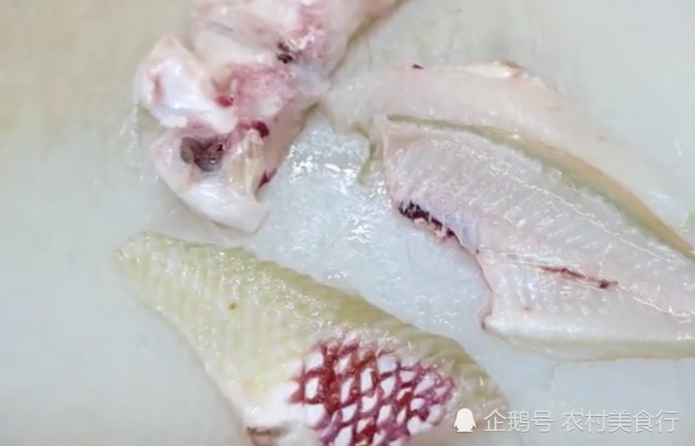 这种鱼长的像日本国旗,日本人却把它给吃了,网