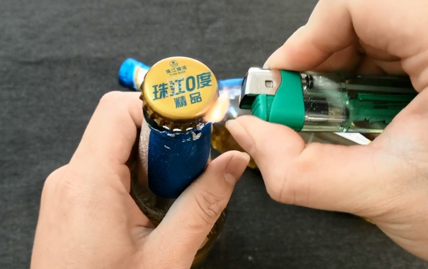 开啤酒盖从来都是空手开,直接把教程拧开,学边瓷片瓶盖银包图片