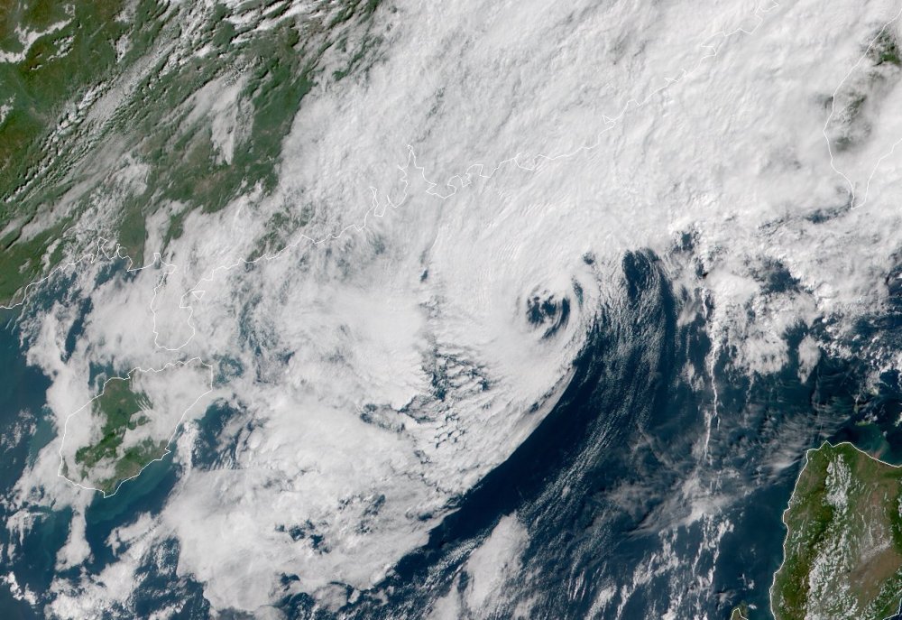 台风玉兔在南海又打开巨大诡异风眼,实则即将