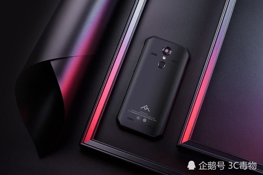 这手机价格是8848五分之一 有离身报警和水上