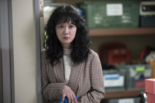 张娜拉泡面卷发搭配休闲装,清新脱俗,37岁逆天