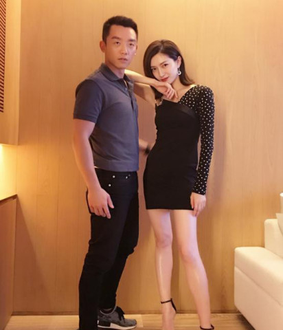 郑恺烧江疏影头发!原来明星上学时也调皮