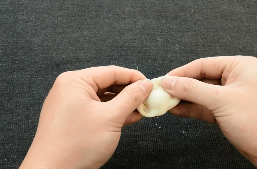 快速包饺子的小方法,花纹好看又简单不容易散