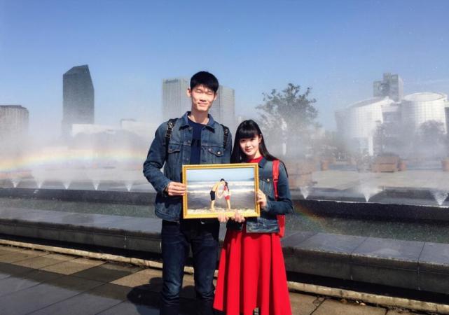 清纯女友为国奥大将庆生 3年恋情甜蜜