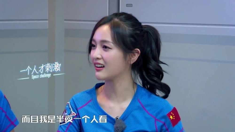 吴宣仪曝喜欢1一个人深夜看恐怖片,朱正廷看她表情包版显示微聊天不能信电脑图片