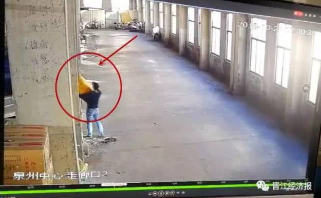 福建这对情侣光天化日下竟做这丑事 被监控全