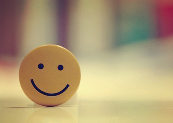 与发自内心的微笑相比,非诚意的微笑是麻木的,敷衍的,也就是人们常说