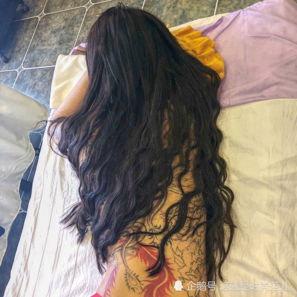 承认在快手拥有着超高人气,备受争议但是也是很受大家欢迎的以为网红