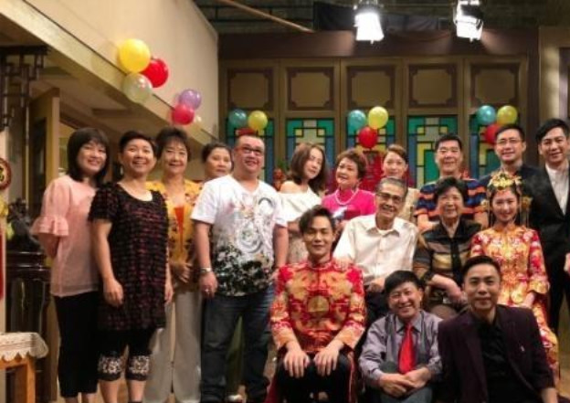 外来媳妇本地郎康天庥大婚,众人合体现身,二嫂旁边空位引人泪目