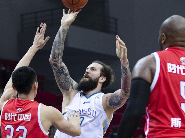 江苏肯帝亚7人上双逆转广州 斯贝茨空砍31分